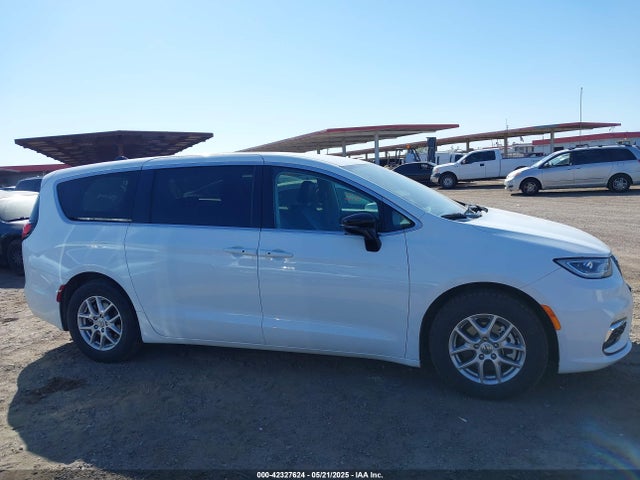 Chrysler Pacifica Touring L 2024 2C4RC1BG1RR125557 Image 13