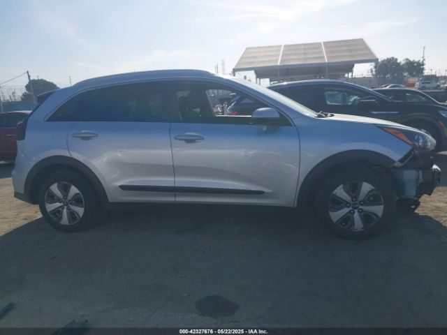 KNDCB3LC2L5396101 KIA NIRO LX