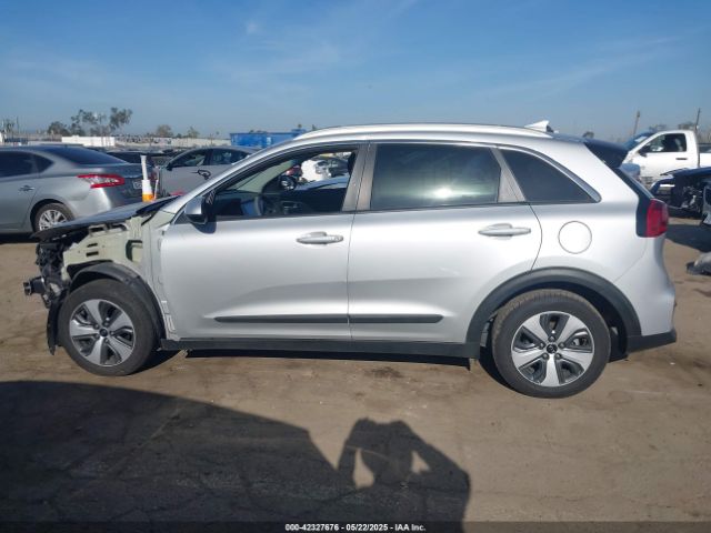 KNDCB3LC2L5396101 KIA NIRO LX