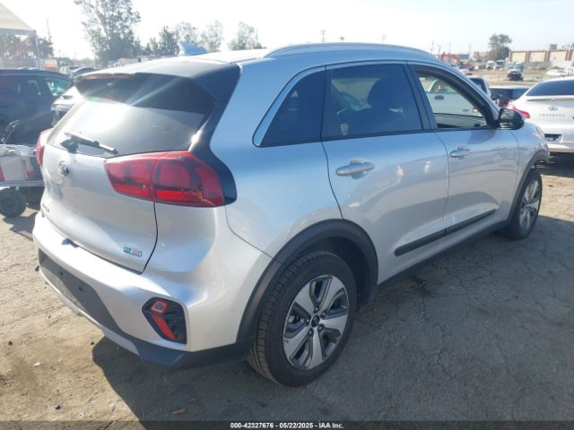 KNDCB3LC2L5396101 KIA NIRO LX