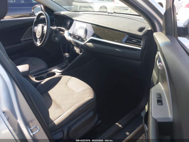 KNDCB3LC2L5396101 KIA NIRO LX