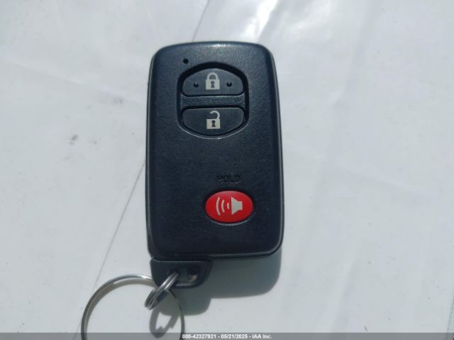 JTDZN3EUXE3330479 Toyota Prius V Five/three/two