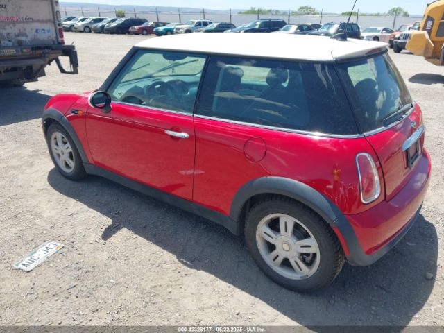 2006 MINI COOPER WMWRC33556TK72619 Photo 2