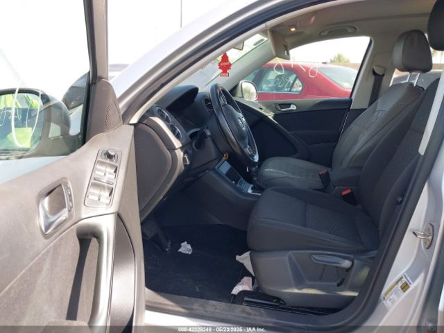 WVGAV7AX8FW543639 Volkswagen TIGUAN S
