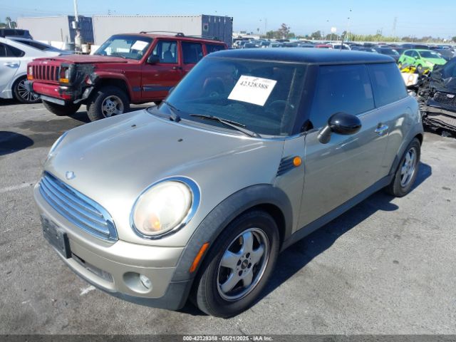 2008 MINI COOPER WMWMF33508TT60207 Photo 1