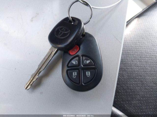 5TDKZ3DCXHS862073 Toyota Sienna Le 8 Passenger