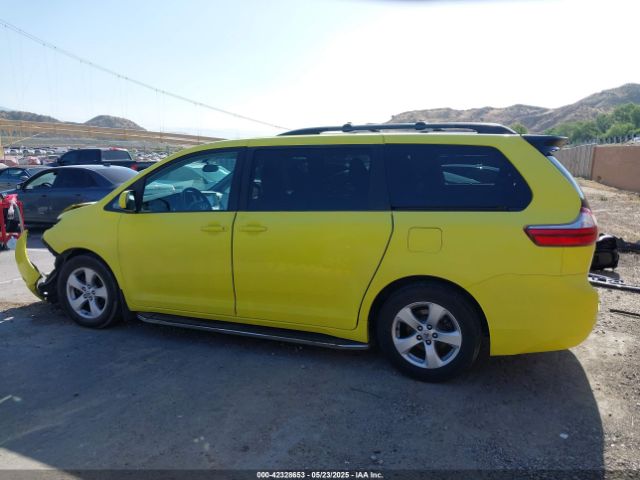5TDKZ3DCXHS862073 Toyota Sienna Le 8 Passenger