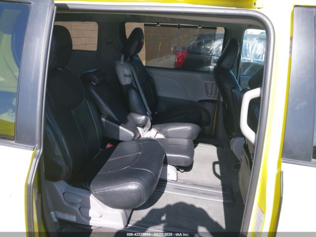 5TDKZ3DCXHS862073 Toyota Sienna Le 8 Passenger