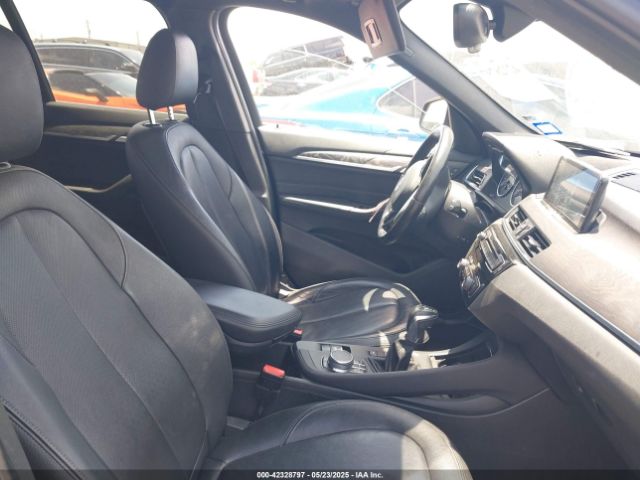 2017 BMW X1 WBXHT3Z30H4A65417 Photo 4