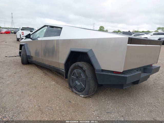 2025 TESLA CYBERTRUCK 7G2CEHED4SA069152 Photo 2