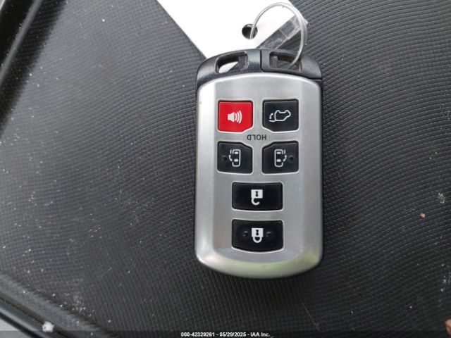 5TDYK3DC8GS701735 Toyota Sienna Xle 8 Passenger