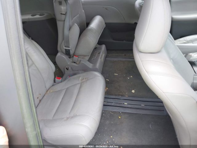 5TDYK3DC8GS701735 Toyota Sienna Xle 8 Passenger