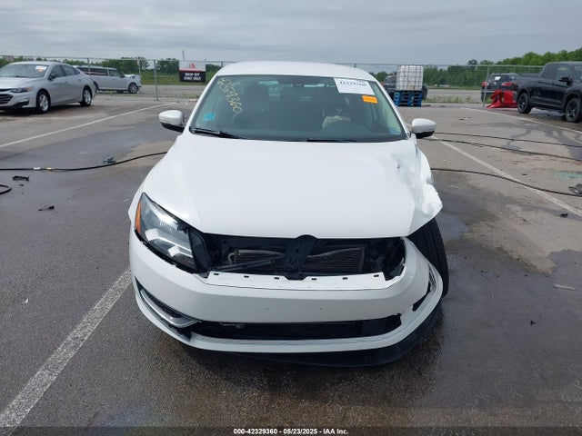 Volkswagen 2014 2014 1VWAP7A34EC002757 Image 13