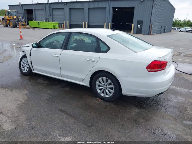 Volkswagen 2014 2014 1VWAP7A34EC002757 Image 3
