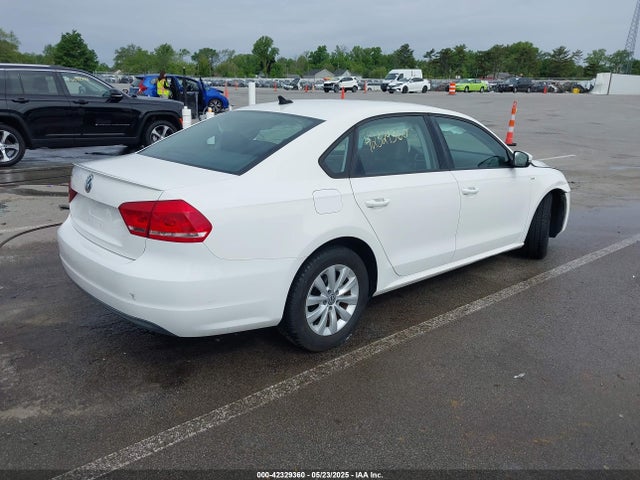 Volkswagen 2014 2014 1VWAP7A34EC002757 Image 4