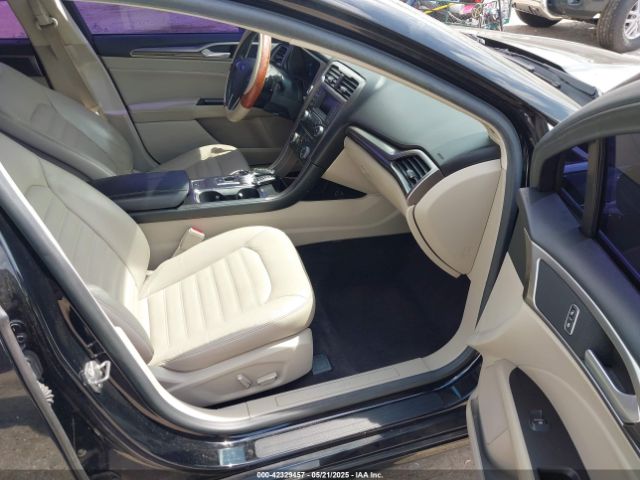 3FA6P0HDXHR130429 Ford FUSION SE