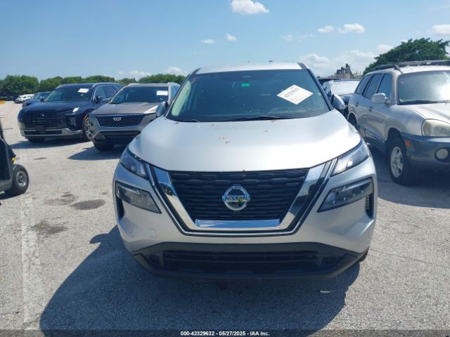 5N1AT3BA2MC818462 Nissan Rogue Sv Fwd