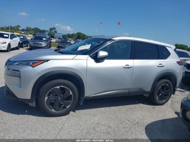 5N1AT3BA2MC818462 Nissan Rogue Sv Fwd