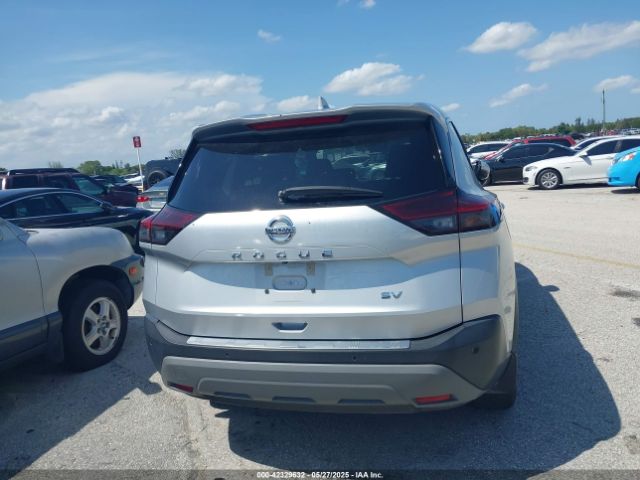 5N1AT3BA2MC818462 Nissan Rogue Sv Fwd