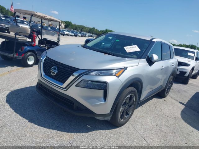 5N1AT3BA2MC818462 Nissan Rogue Sv Fwd