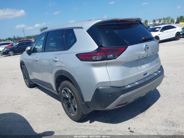 5N1AT3BA2MC818462 Nissan Rogue Sv Fwd