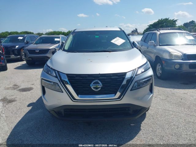 5N1AT3BA2MC818462 Nissan Rogue Sv Fwd