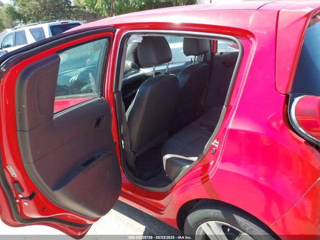 Chevrolet ll0 2014 KL8CC6S99EC458914 Image 8
