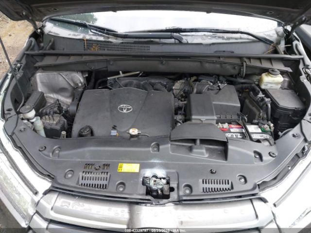 5TDJZRFH2JS843711 Toyota Highlander Xle