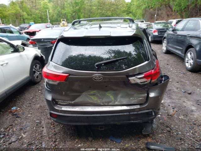 5TDJZRFH2JS843711 Toyota Highlander Xle