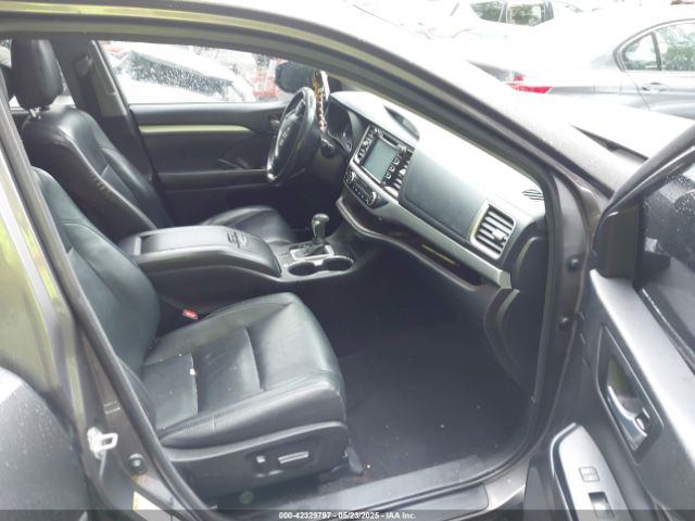 5TDJZRFH2JS843711 Toyota Highlander Xle