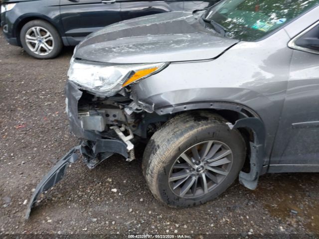 5TDJZRFH2JS843711 Toyota Highlander Xle
