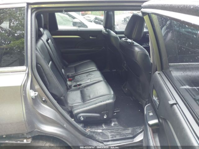 5TDJZRFH2JS843711 Toyota Highlander Xle