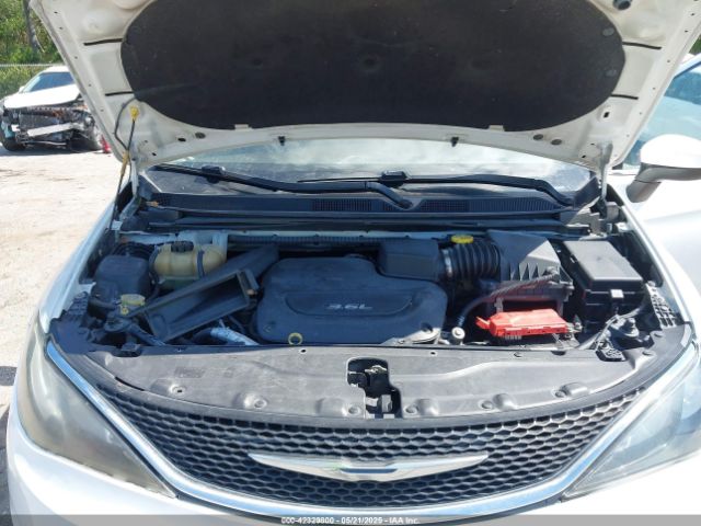 2C4RC1DG6HR831175 Chrysler Pacifica Touring