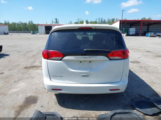 2C4RC1DG6HR831175 Chrysler Pacifica Touring