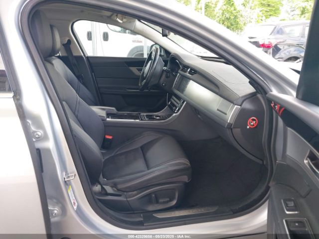 2017 JAGUAR XF SAJBJ4BV7HCY32002 Photo 4