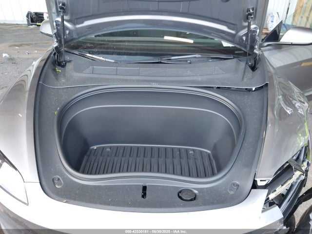 2025 TESLA MODEL 3 5YJ3E1EB4SF943771 Photo 9