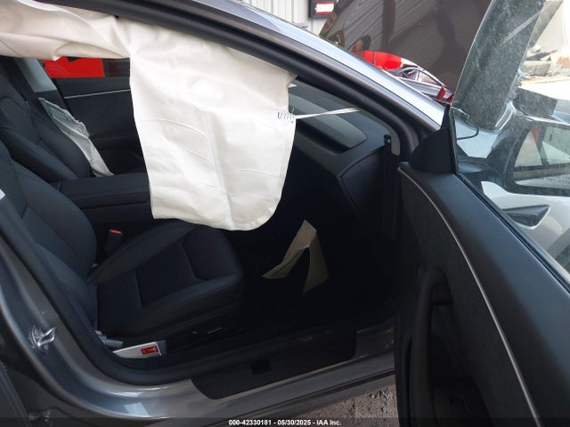 2025 TESLA MODEL 3 5YJ3E1EB4SF943771 Photo 4