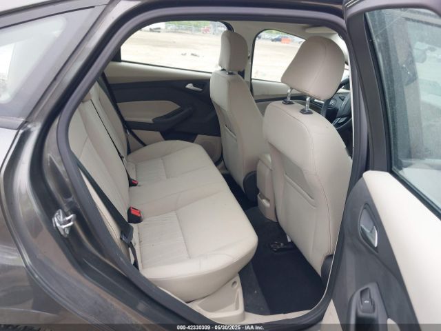 1FADP3F23FL374137 Ford FOCUS SE