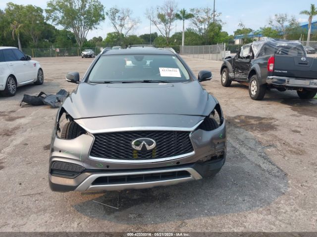 SJKCH5CR2KA009144 Infiniti Qx30 Luxe