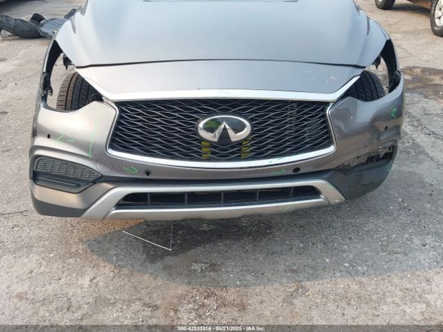 SJKCH5CR2KA009144 Infiniti Qx30 Luxe