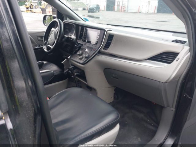 2018 TOYOTA SIENNA 5TDZZ3DC7JS912142 Photo 4