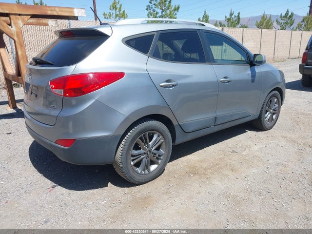 KM8JUCAG9FU089084 Hyundai TUCSON SE