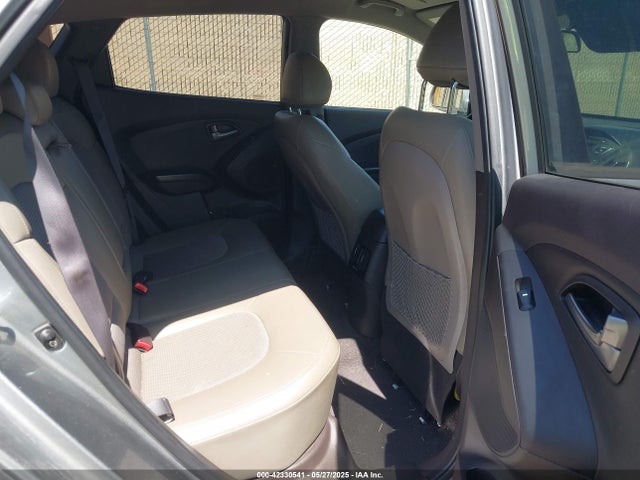 KM8JUCAG9FU089084 Hyundai TUCSON SE