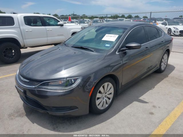 1C3CCCFB5FN588802 Chrysler 200 LX
