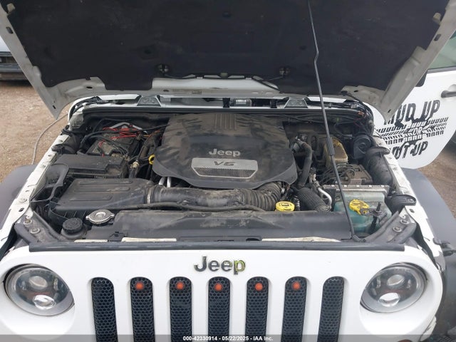 1C4BJWEG4EL197047 Jeep Wrangler Unlimited Sahara