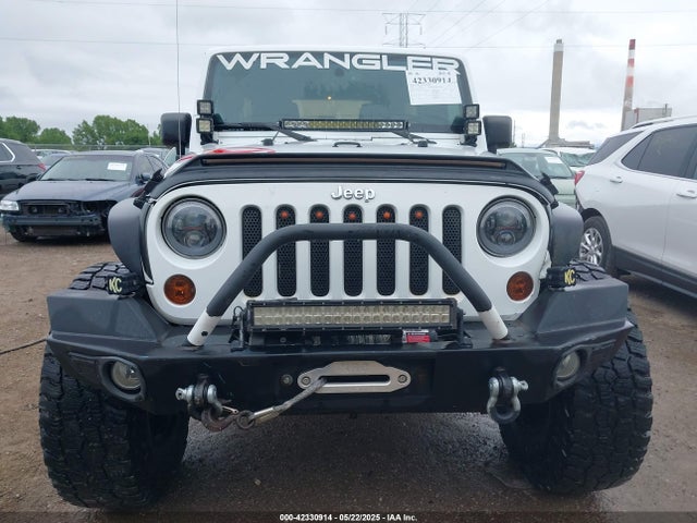 1C4BJWEG4EL197047 Jeep Wrangler Unlimited Sahara