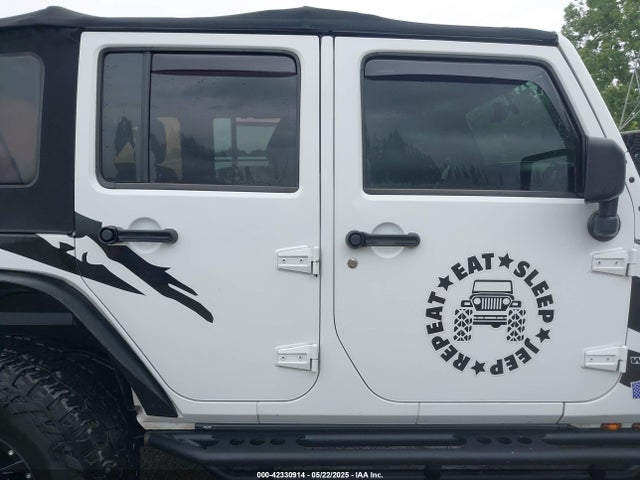 1C4BJWEG4EL197047 Jeep Wrangler Unlimited Sahara