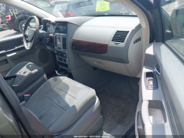 2010 CHRYSLER TOWN & COUNTRY 2A4RR2D14AR329894 Photo 4