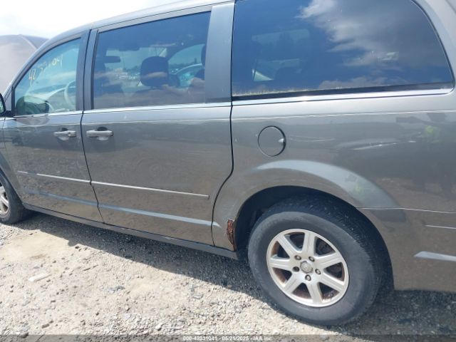 2010 CHRYSLER TOWN & COUNTRY 2A4RR2D14AR329894 Photo 5