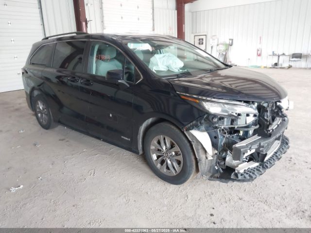 2021 TOYOTA SIENNA 5TDKRKEC3MS070561
